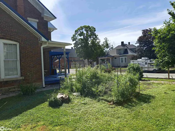 521 10th Street, Fort Madison, IA 52627-4012