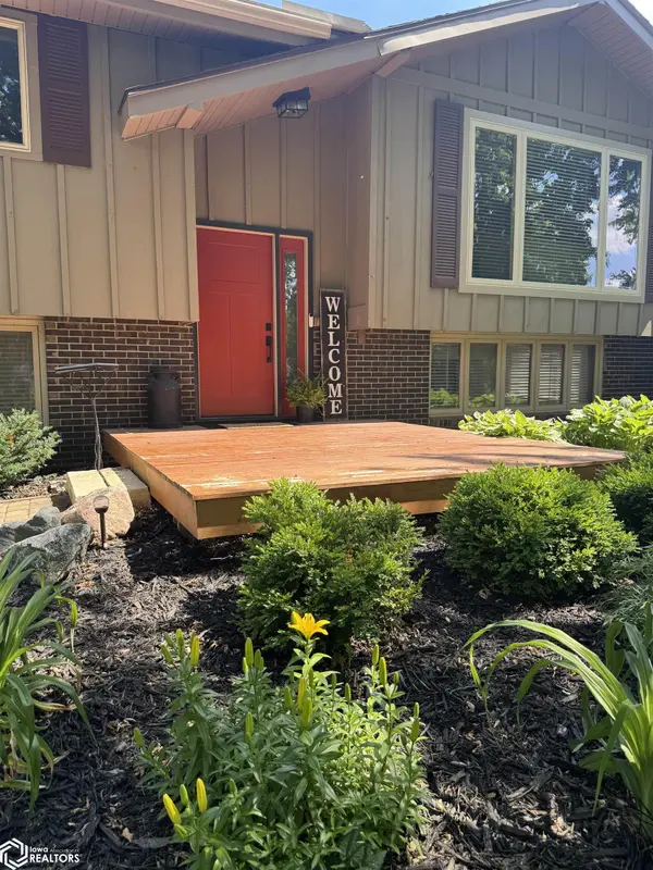 8 Maplewood DR, Humboldt, IA 50548
