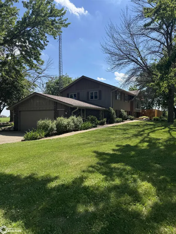 8 Maplewood DR, Humboldt, IA 50548