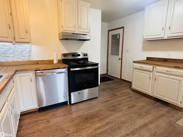 407 Dewey AVE, Donnellson, IA 52625