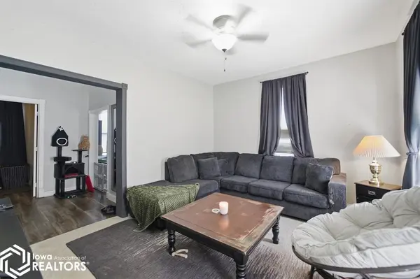 408 1/2 E Linn ST, Marshalltown, IA 50158