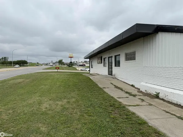 818 W Us Highway 30, Carroll, IA 51401
