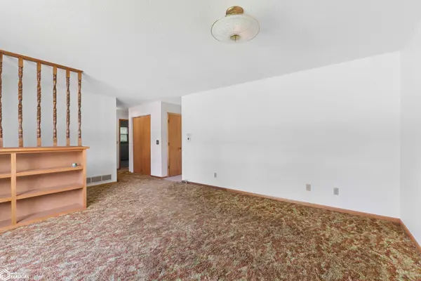 2317 24th ST, Mason City, IA 50401