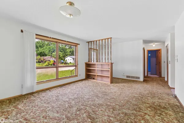 2317 24th ST, Mason City, IA 50401