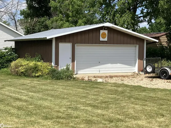 101 Southview Cir, Sheffield, IA 50475