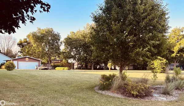 101 Southview Cir, Sheffield, IA 50475