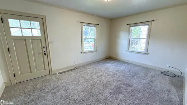 912 15th ST, Mason City, IA 50401