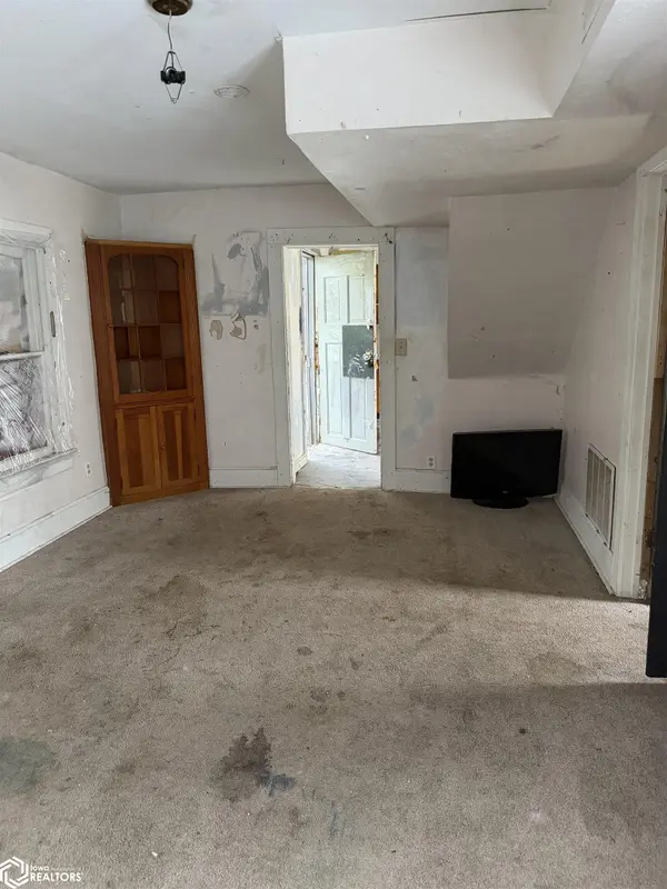 534 S Ave B, Washington, IA 52353