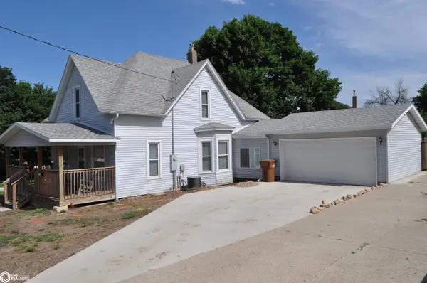 128 W 12th ST, Carroll, IA 51401