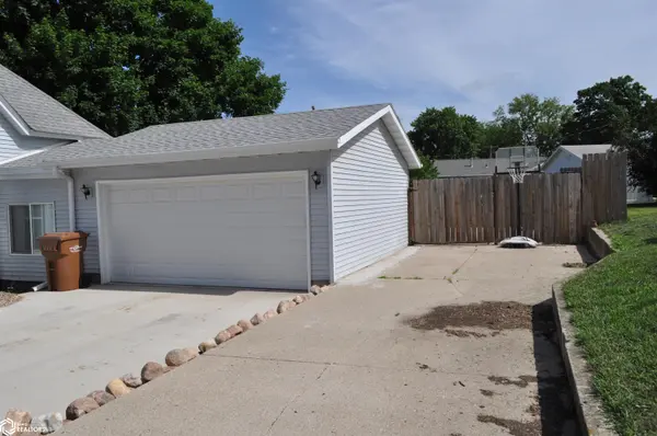 128 W 12th ST, Carroll, IA 51401