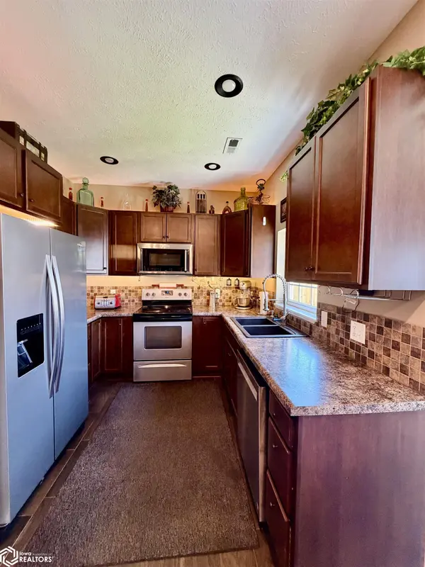 2348 Avenue M WAY, Council Bluffs, IA 51501