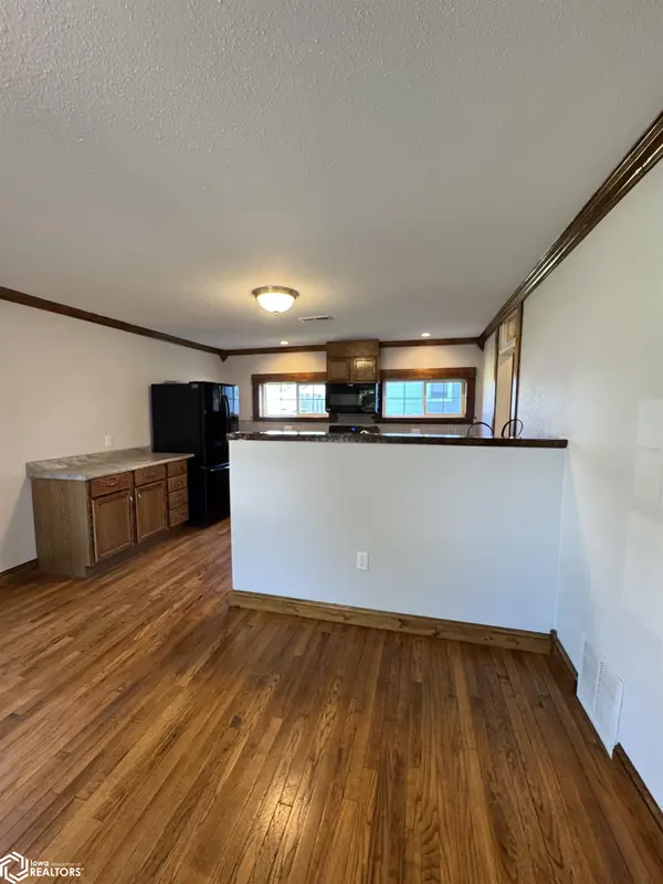 116 N East ST, Sigourney, IA 52591