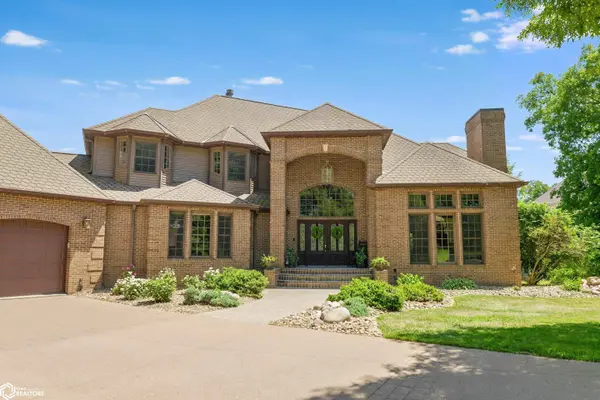 5624 Clubhouse DR, Burlington, IA 52601