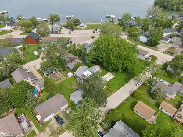 15378 Oakwood AVE, Clear Lake, IA 50428