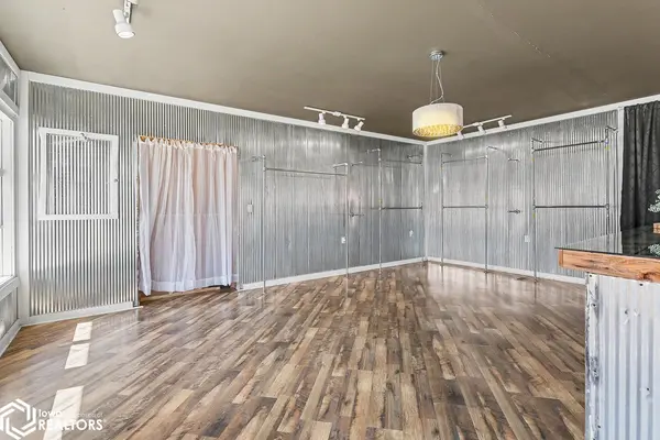 113 S Main ST, New Sharon, IA 50219