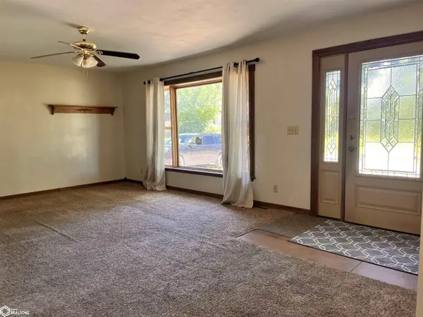 1419 Franklin AVE, Chariton, IA 50049