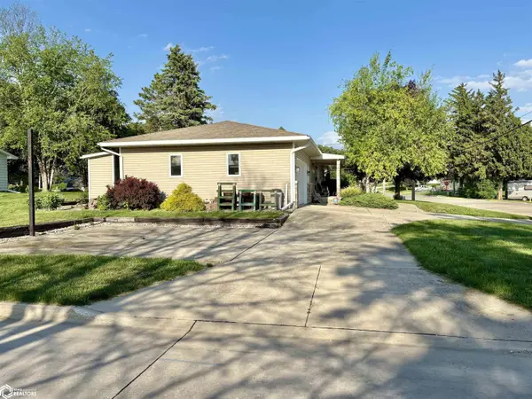 105 E Park ST, Forest City, IA 50436