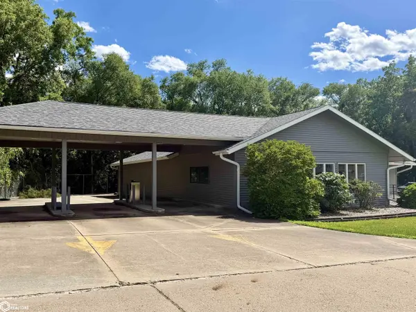 1506 A Ave E, Oskaloosa, IA 52577