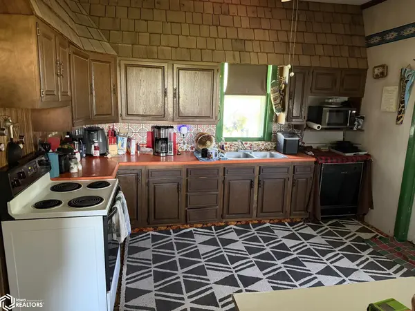 24475 455th LN, Chariton, IA 50049