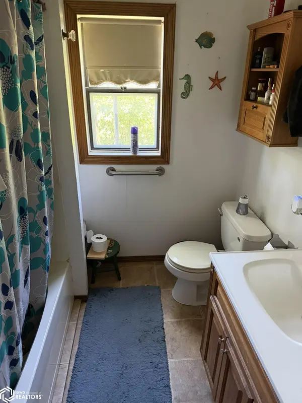 24475 455th LN, Chariton, IA 50049