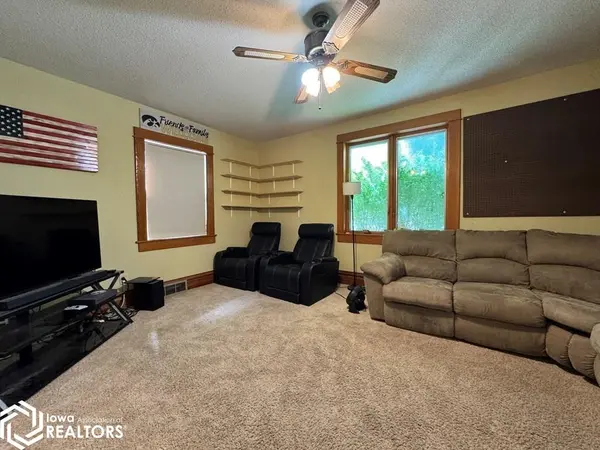 1029 Division ST, Webster City, IA 50595