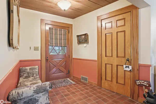 2006 Bittersweet Cir., Mount Pleasant, IA 52641