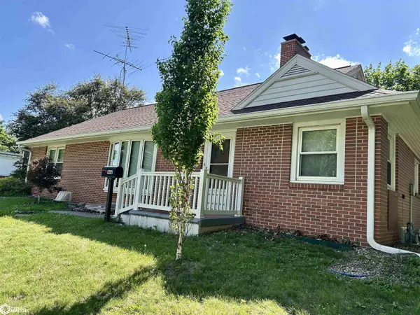 802 10Th ST, Eldora, IA 50627