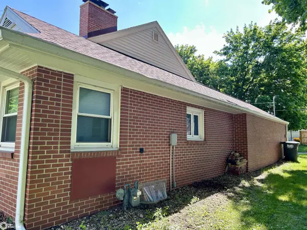 802 10Th ST, Eldora, IA 50627