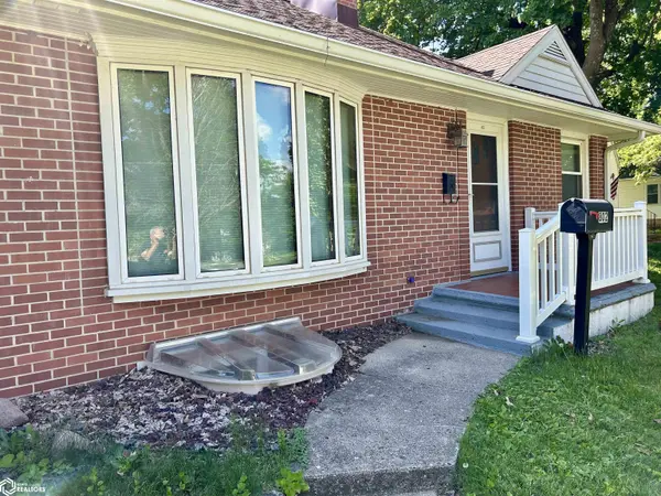 802 10Th ST, Eldora, IA 50627