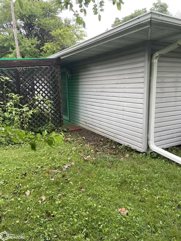 301 E Butternut LN, Mount Pleasant, IA 52641