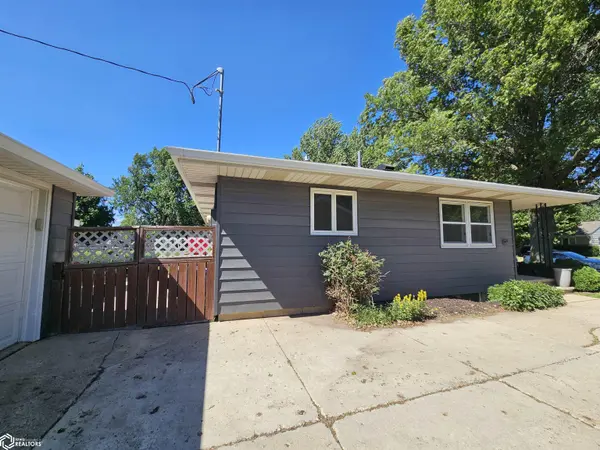 1827 Crestview DR, Carroll, IA 51401