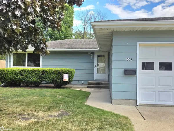 1009 Manor DR, Mason City, IA 50401