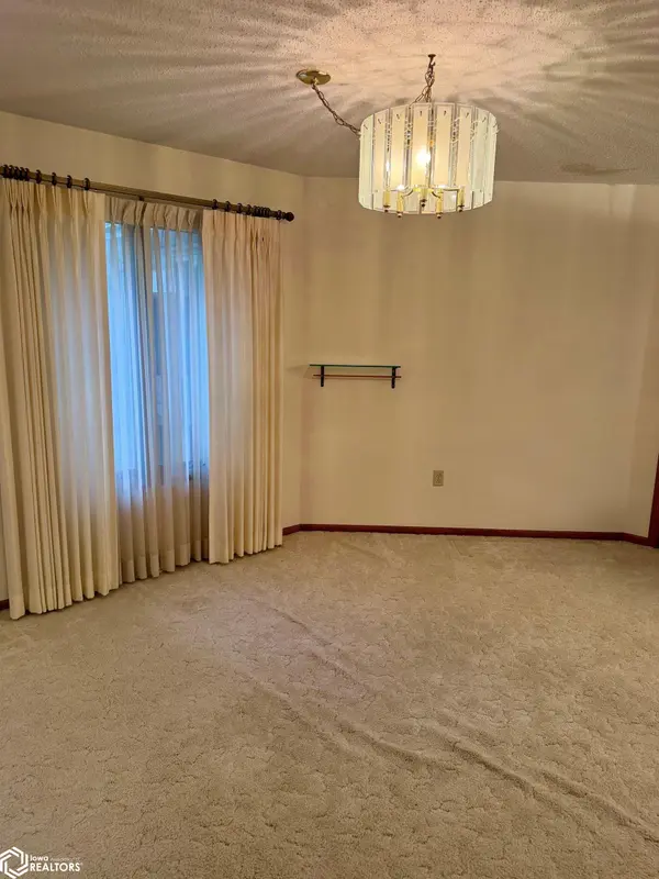102 4Th AVE, Clarion, IA 50525