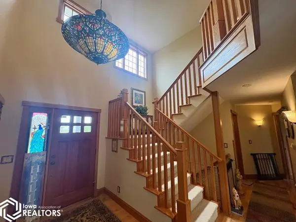 110 Spring Valley Dr, Livermore, IA 50558