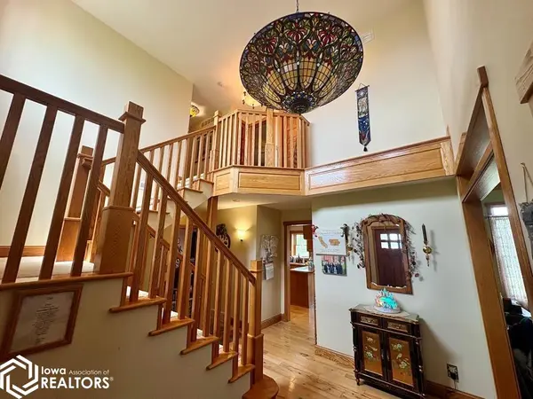 110 Spring Valley Dr, Livermore, IA 50558