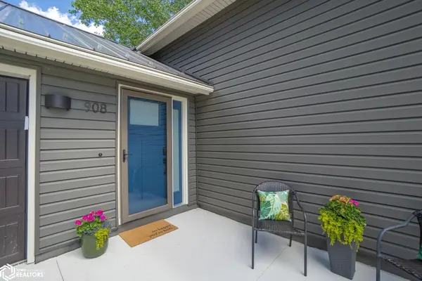 908 S 15th ST, Clear Lake, IA 50428