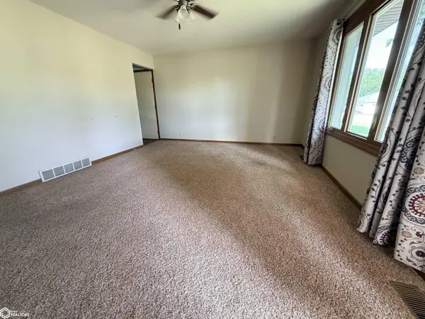 603 4th ST, Belmond, IA 50421