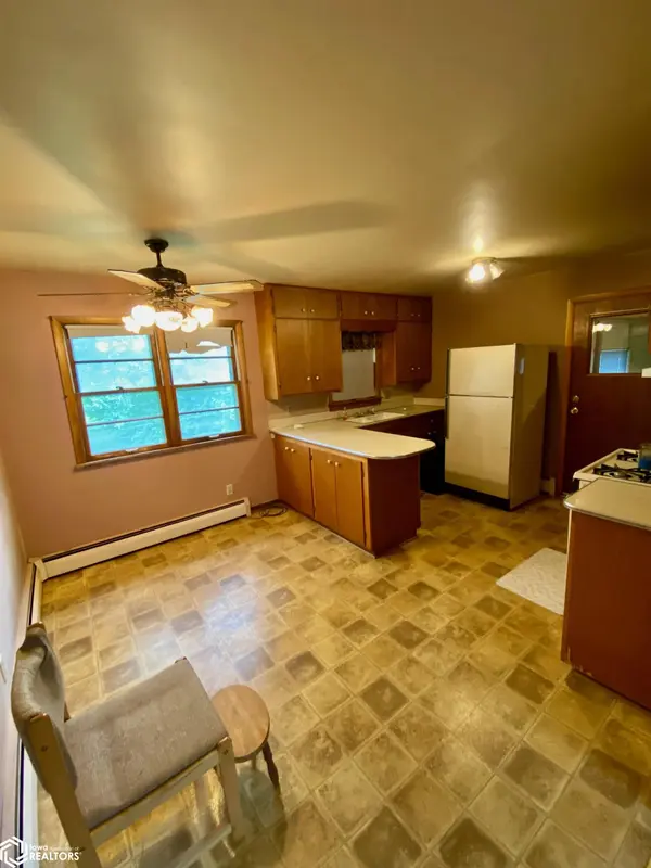 1105 8Th Avenue CT, Clear Lake, IA 50428