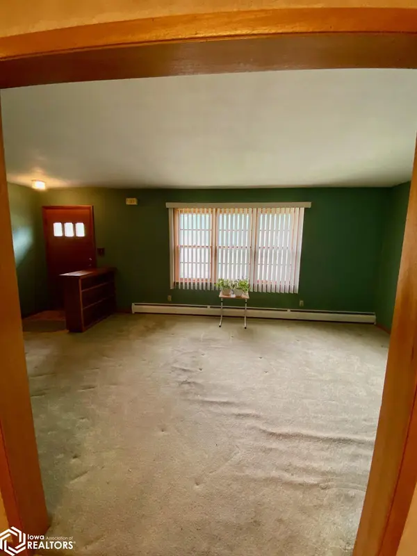 1105 8Th Avenue CT, Clear Lake, IA 50428