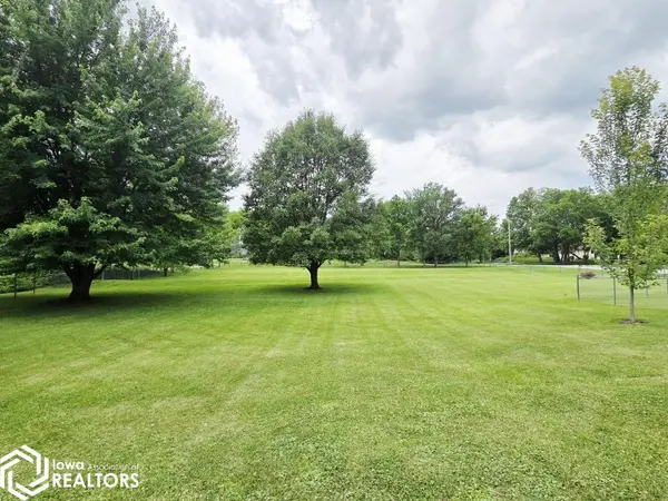 523 W 7th ST, Lamoni, IA 50140