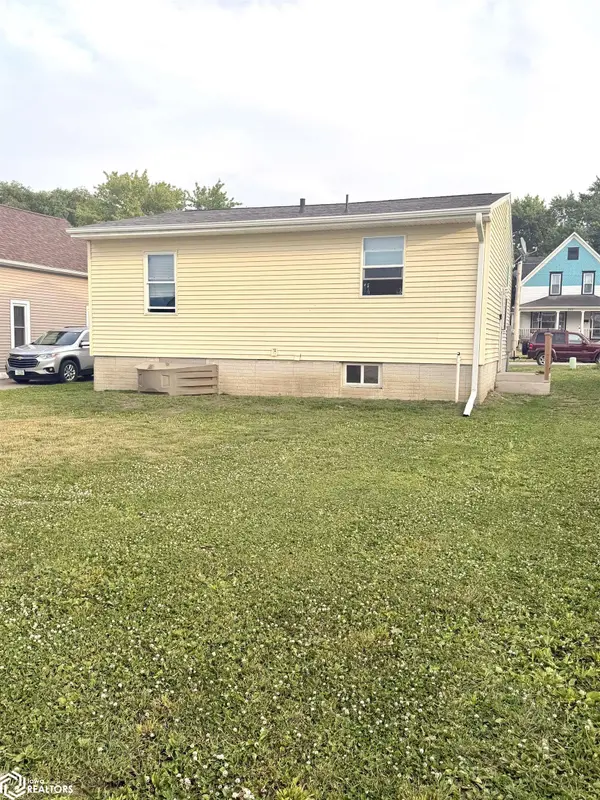 220 12th ST, Mason City, IA 50401