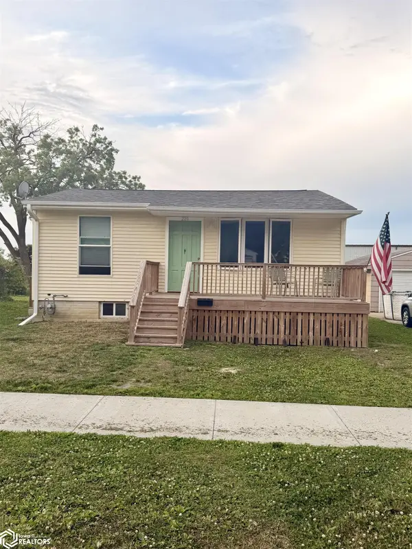 220 12th ST, Mason City, IA 50401