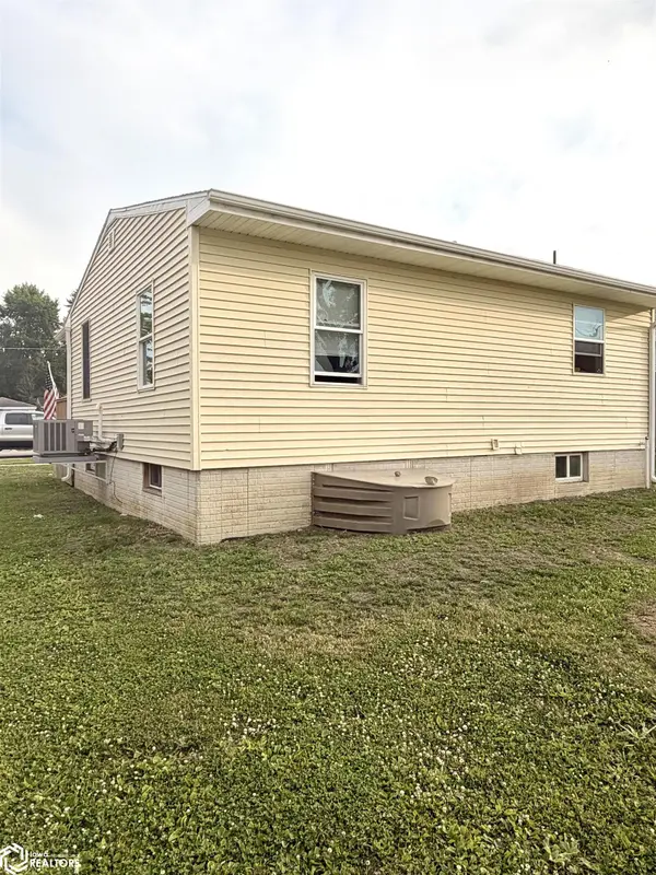 220 12th ST, Mason City, IA 50401