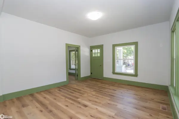 802 S Iowa AVE, Washington, IA 52353