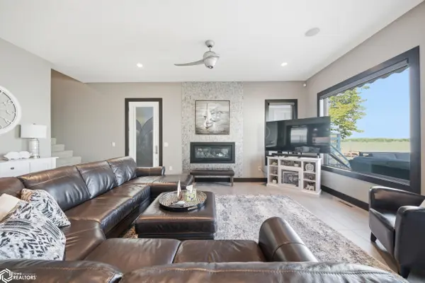 2217 S Lakeview Drive, Clear Lake, IA 50428