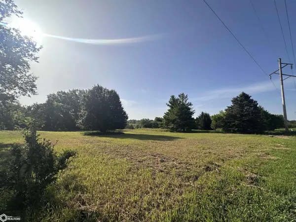 2005 N B ST, Fairfield, IA 52556