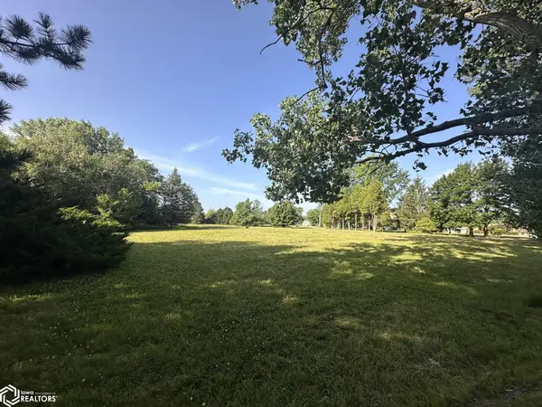 2005 N B ST, Fairfield, IA 52556