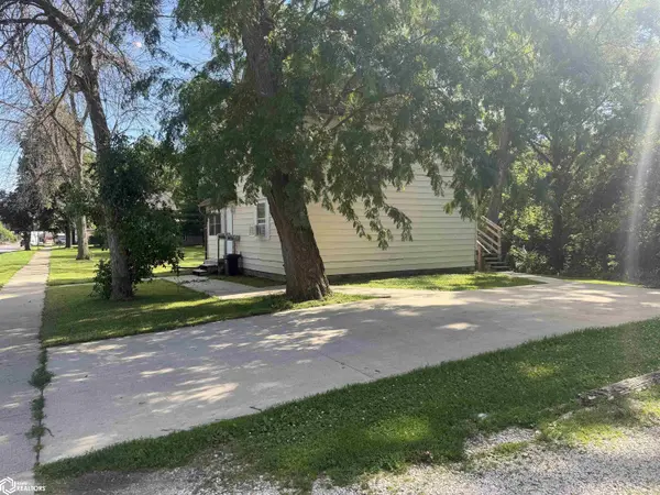 717 Depot ST, Iowa Falls, IA 50126