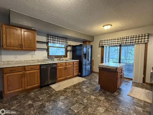1302 N Adams, Mason City, IA 50401