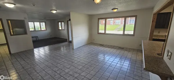 835 S 7th ST, Forest City, IA 50436